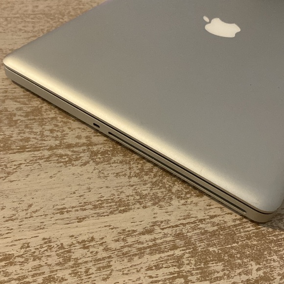 Apple Used Laptop - Picture 3 of 14